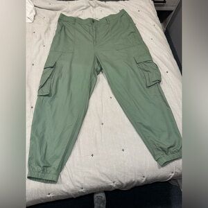 Women’s Abercrombie & Fitch Green Cargo Pants size XL